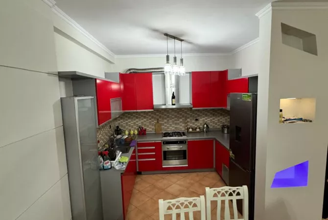 Shtepi me qera Apartament ne Tirane, 2+1, Mobilimi E mobiluar, Pagesa 550  Euro.