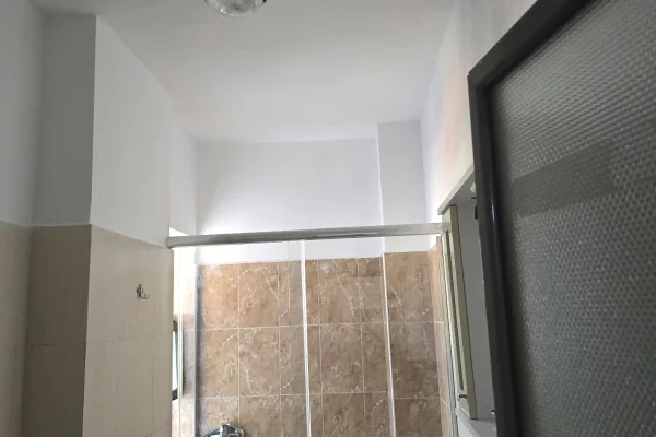 Shtepi me qera Apartament ne Tirane, 1+1, Mobilimi E mobiluar, Pagesa 45,000  Leke.