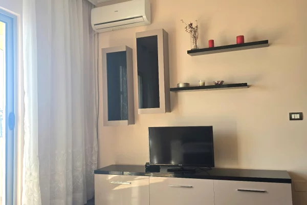 Shtepi me qera Apartament ne Tirane, 1+1, Mobilimi E mobiluar, Pagesa 45,000  Leke.
