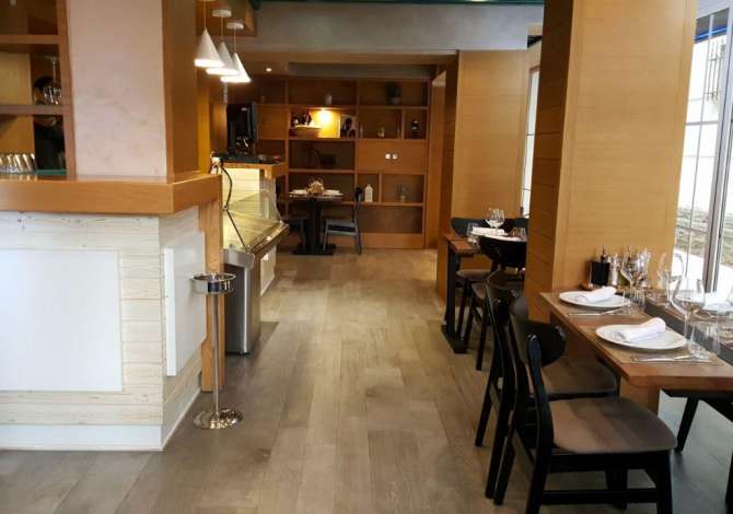 Ambient biznesi me qera 2+1 ne Tirane - 2,200 Euro