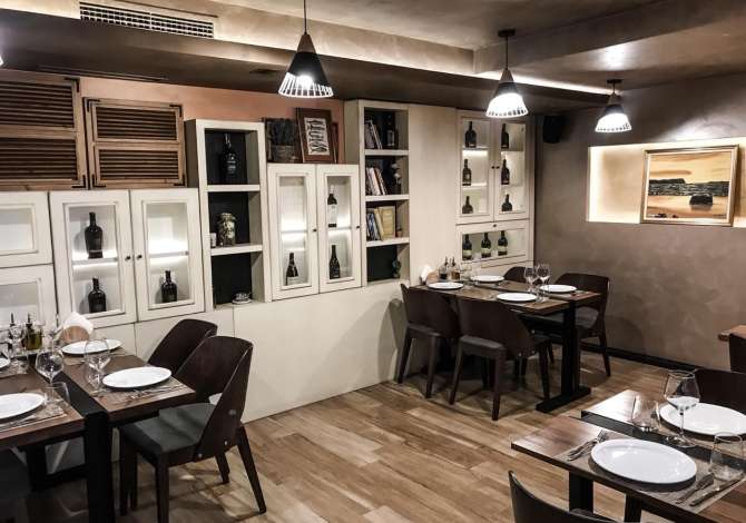 Ambient biznesi me qera 2+1 ne Tirane - 2,200 Euro