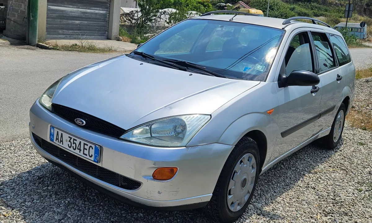Auto in Vendita a Fier, Ford, 2000 Benzine,Kambio Manual Pagamento 1,400  Euro.