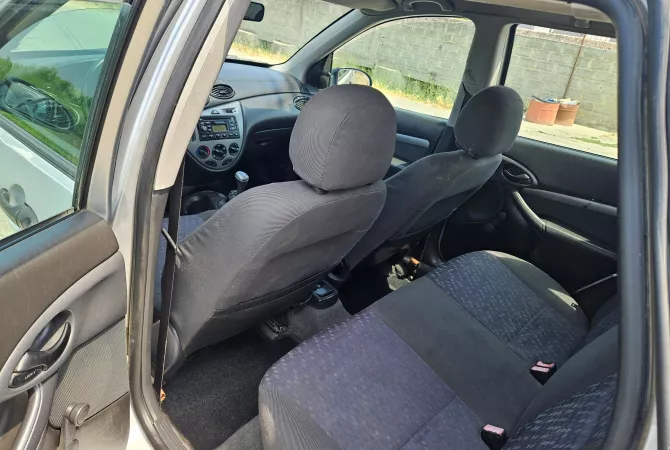 Auto in Vendita a Fier, Ford, 2000 Benzine,Kambio Manual Pagamento 1,400  Euro.