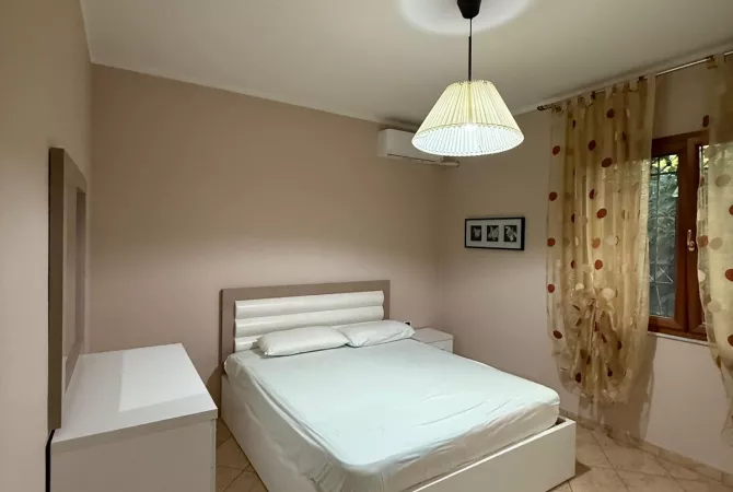 Shtepi me qera Apartament ne Tirane, 2+1, Mobilimi E mobiluar, Pagesa 60,000  Leke.
