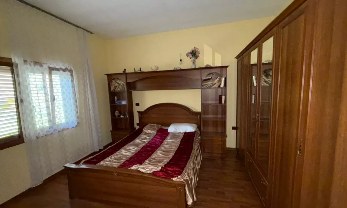 Shtepi me qera Apartament ne Tirane, 2+1, Mobilimi E mobiluar, Pagesa 45,000  Leke.