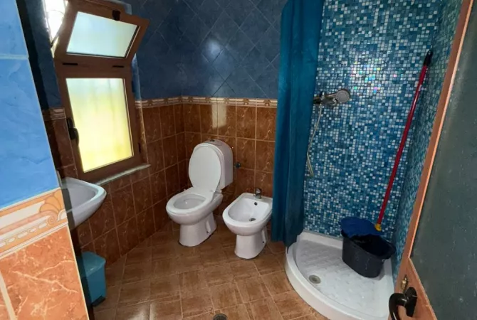 Shtepi me qera Apartament ne Tirane, 2+1, Mobilimi E mobiluar, Pagesa 45,000  Leke.