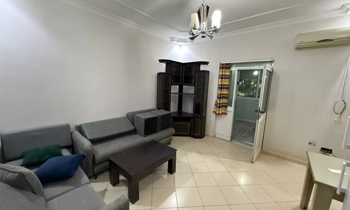 Shtepi me qera Apartament ne Tirane, 2+1, Mobilimi E mobiluar, Pagesa 450  Euro.