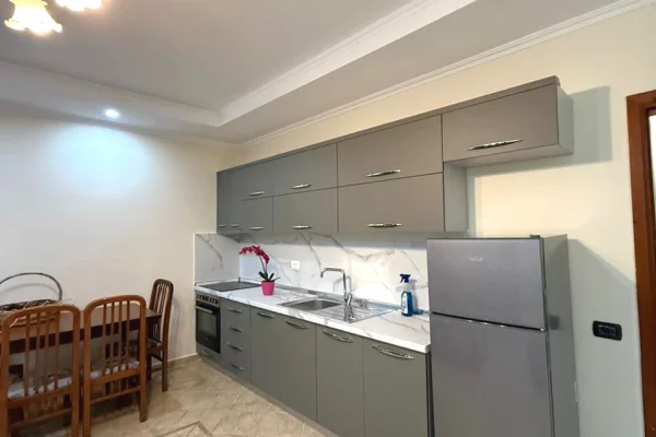 Shtepi me qera Vila Luksoze ne Tirane, 2+1, Mobilimi E mobiluar, Pagesa 500  Euro.