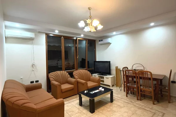 Shtepi me qera Vila Luksoze ne Tirane, 2+1, Mobilimi E mobiluar, Pagesa 500  Euro.