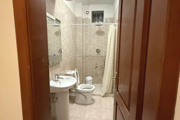 Shtepi me qera Vila Luksoze ne Tirane, 2+1, Mobilimi E mobiluar, Pagesa 500  Euro.