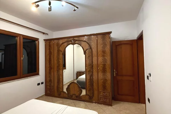 Shtepi me qera Vila Luksoze ne Tirane, 2+1, Mobilimi E mobiluar, Pagesa 500  Euro.