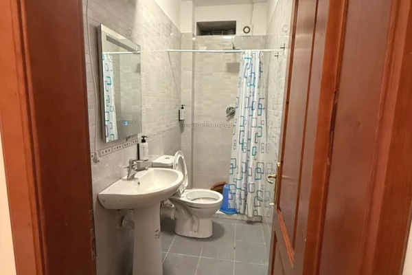 Jepet me qera kati i dyte  tek Medreseja 2+1 