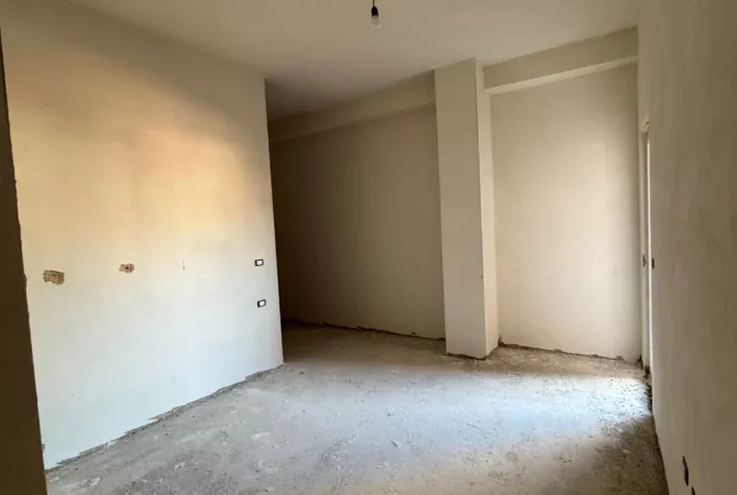 Shtepi ne shitje Apartament ne Tirane, 2+1, Mobilimi Bosh, pa mobiluar, Pagesa 176,175  Euro.