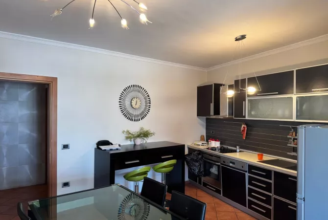 Shtepi ne shitje Apartament ne Tirane, 2+1, Mobilimi E mobiluar, Pagesa 206,000  Euro.