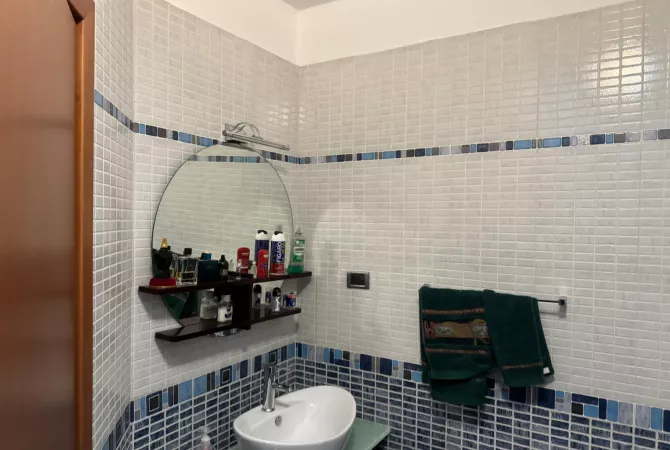 Shtepi ne shitje Apartament ne Tirane, 2+1, Mobilimi E mobiluar, Pagesa 206,000  Euro.