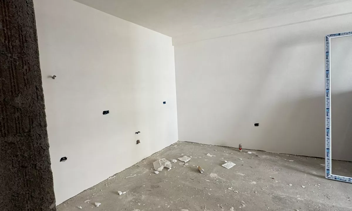 Shtepi ne shitje Apartament ne Tirane, 2+1, Mobilimi Bosh, pa mobiluar, Pagesa 175,000  Euro.