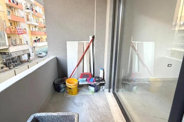 Shtepi me qera Apartament ne Tirane, 2+1, Mobilimi Bosh, pa mobiluar, Pagesa 450  Euro.