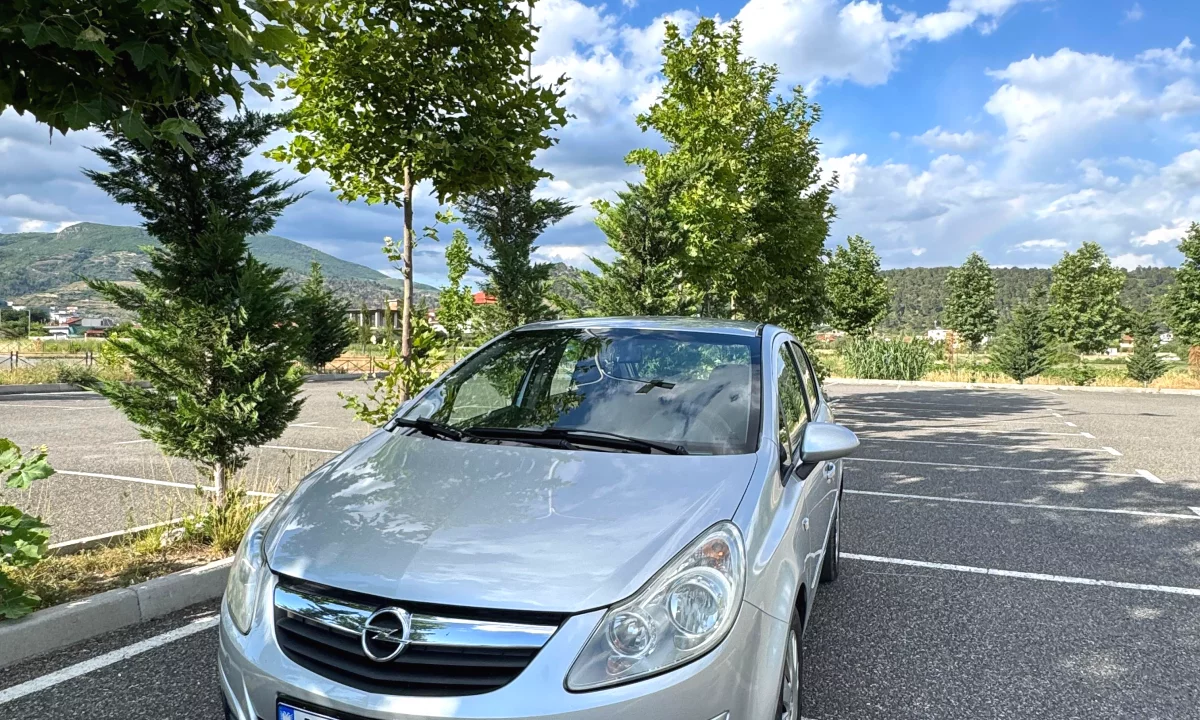 Auto in Vendita a Elbasan, Opel, 2008 Diesel,Kambio Manual Pagamento 2,900  Euro.