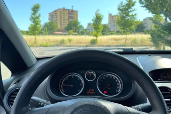 Auto in Vendita a Elbasan, Opel, 2008 Diesel,Kambio Manual Pagamento 2,900  Euro.