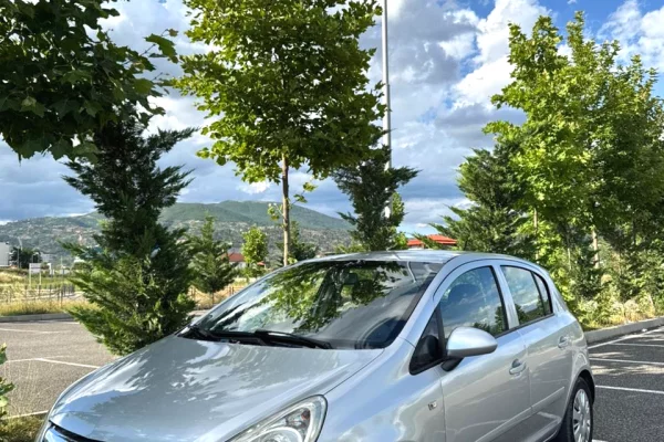 Auto in Vendita a Elbasan, Opel, 2008 Diesel,Kambio Manual Pagamento 2,900  Euro.