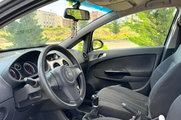 Auto in Vendita a Elbasan, Opel, 2008 Diesel,Kambio Manual Pagamento 2,900  Euro.