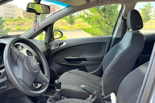 Auto in Vendita a Elbasan, Opel, 2008 Diesel,Kambio Manual Pagamento 2,900  Euro.