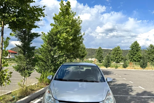 Auto in Vendita a Elbasan, Opel, 2008 Diesel,Kambio Manual Pagamento 2,900  Euro.