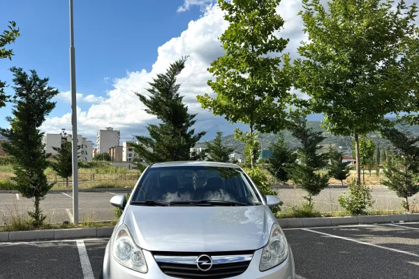 Auto in Vendita a Elbasan, Opel, 2008 Diesel,Kambio Manual Pagamento 2,900  Euro.