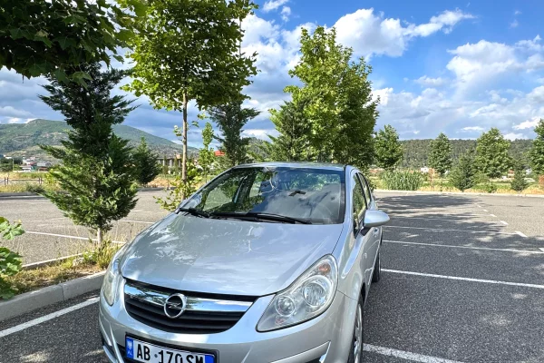 Makina ne shitje ne Elbasan - 2,900 Euro