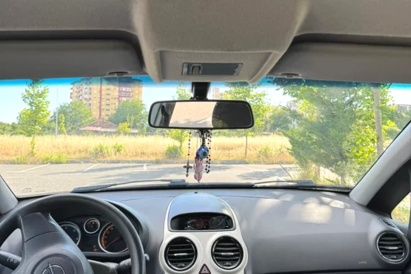 Auto in Vendita a Elbasan, Opel, 2008 Diesel,Kambio Manual Pagamento 2,900  Euro.