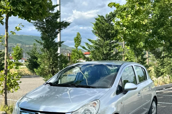 Auto in Vendita a Elbasan, Opel, 2008 Diesel,Kambio Manual Pagamento 2,900  Euro.