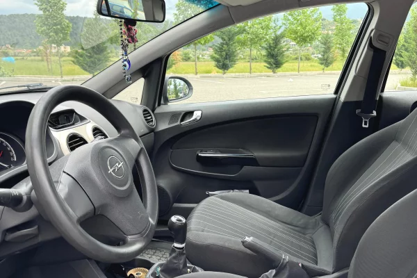 Makina ne shitje ne Elbasan, Opel, 2008 Diesel,Kambio Manual Pagesa 3,200  Euro.