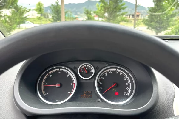 Makina ne shitje ne Elbasan, Opel, 2008 Diesel,Kambio Manual Pagesa 3,200  Euro.
