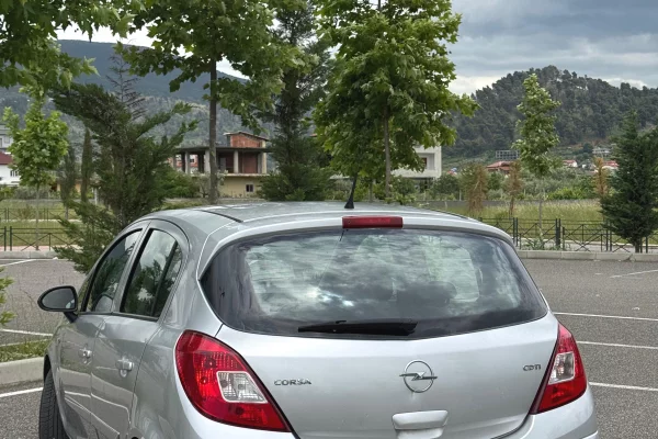 Makina ne shitje ne Elbasan, Opel, 2008 Diesel,Kambio Manual Pagesa 3,200  Euro.