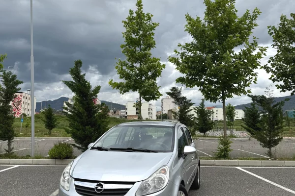 Makina ne shitje ne Elbasan - 3,200 Euro