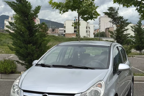 Makina ne shitje ne Elbasan, Opel, 2008 Diesel,Kambio Manual Pagesa 3,200  Euro.