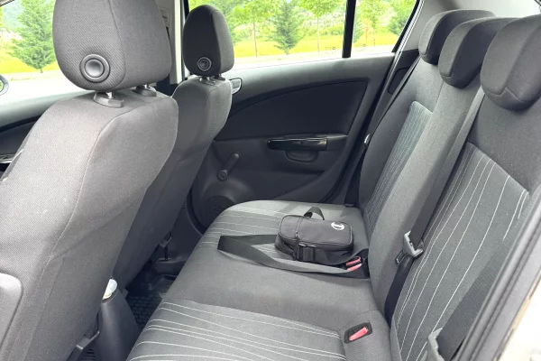 Makina ne shitje ne Elbasan, Opel, 2008 Diesel,Kambio Manual Pagesa 3,200  Euro.