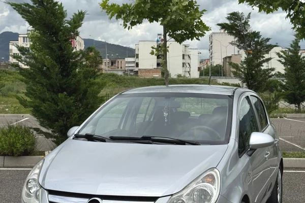 Makina ne shitje ne Elbasan, Opel, 2008 Diesel,Kambio Manual Pagesa 3,200  Euro.