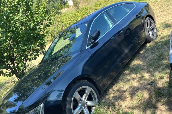 Auto in Vendita a Elbasan, Audi, 2015 Diesel,Kambio Automatik Pagamento 9,900  Euro.