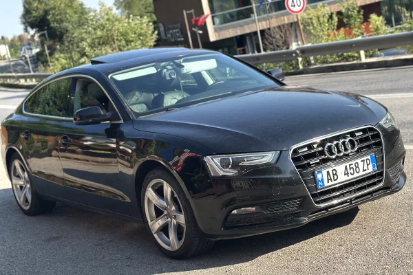 Auto in Vendita a Elbasan, Audi, 2015 Diesel,Kambio Automatik Pagamento 9,900  Euro.