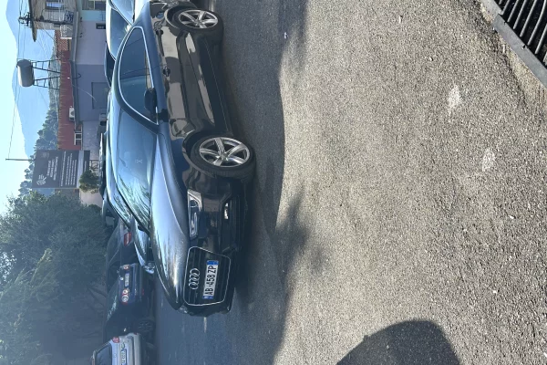 Auto in Vendita a Elbasan, Audi, 2015 Diesel,Kambio Automatik Pagamento 9,900  Euro.