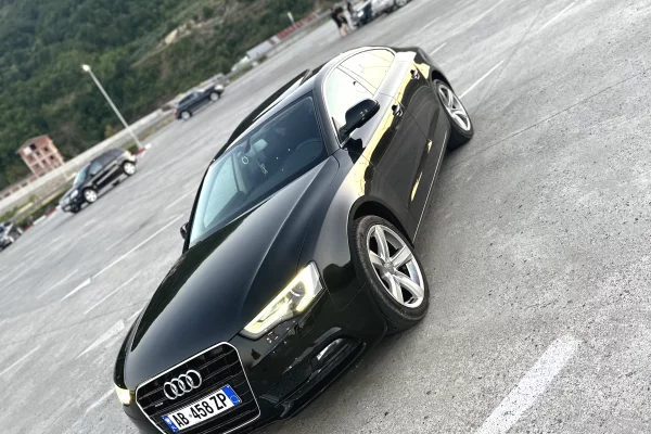 Auto in Vendita a Elbasan, Audi, 2015 Diesel,Kambio Automatik Pagamento 9,900  Euro.