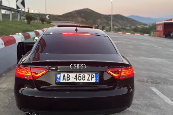 Auto in Vendita a Elbasan, Audi, 2015 Diesel,Kambio Automatik Pagamento 9,900  Euro.