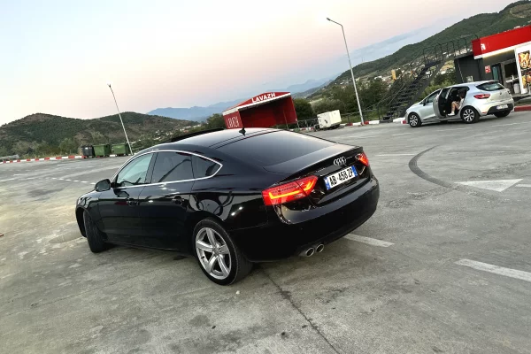 Auto in Vendita a Elbasan, Audi, 2015 Diesel,Kambio Automatik Pagamento 9,900  Euro.