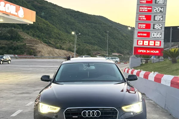 Auto in Vendita a Elbasan, Audi, 2015 Diesel,Kambio Automatik Pagamento 9,900  Euro.