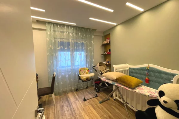 Shtepi me qera Apartament ne Tirane, 3+1, Mobilimi E mobiluar, Pagesa 1,350  Euro.