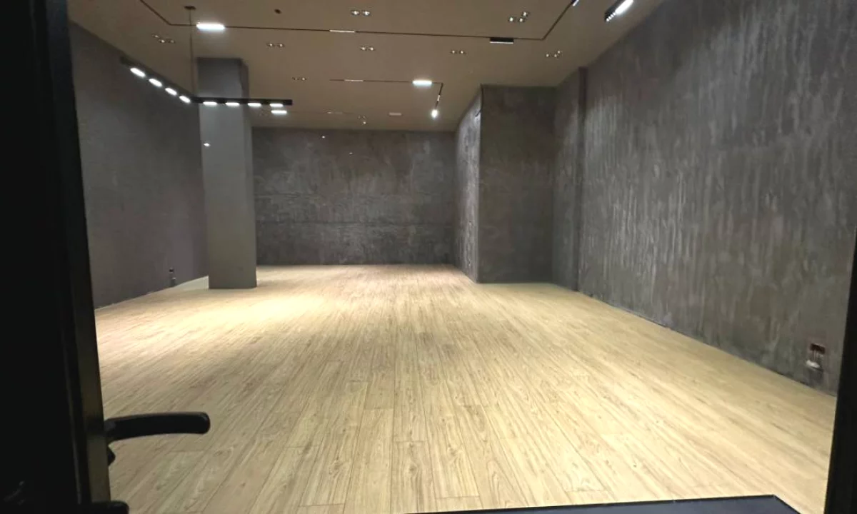 🏢 Ambient Biznesi me Qira – Mbikalimi i Kristalit, Tirane