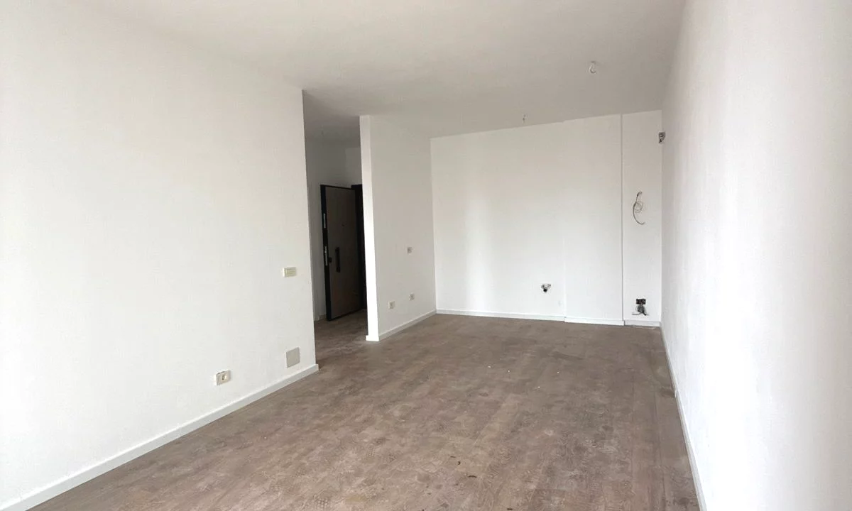 🏢 Zyre me Qira – Rezidenca Mine Peza, Tirane