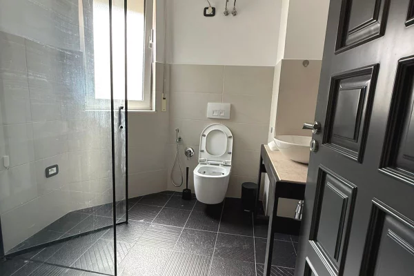 Business Property for Rent 3+1 in Tirana - 1,000 Euro