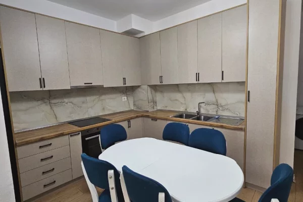 Shtepi me qera Apartament ne Tirane, 1+1, Mobilimi E mobiluar, Pagesa 50,000  Leke.